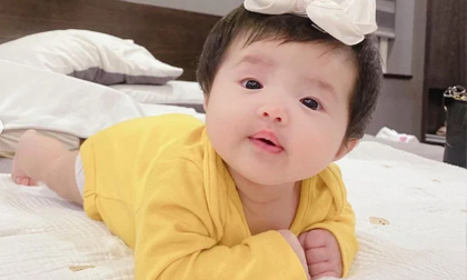 Đông Nhi lần đầu công khai trực diện dung mạo con gái, cả dàn sao Việt phấn khích vì bé quá đáng yêu