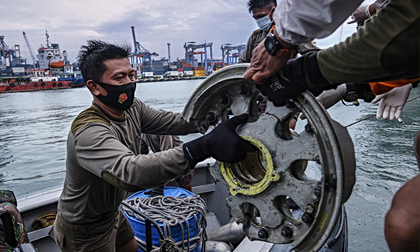 Bóng ma lẩn khuất đằng sau vụ máy bay rơi đầy bi kịch tại Indonesia: Covid-19