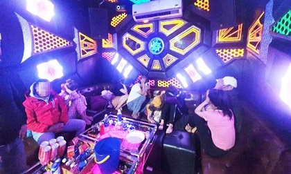Quảng Nam: Một tối phát hiện 2 quán karaoke cho khách dùng ma túy