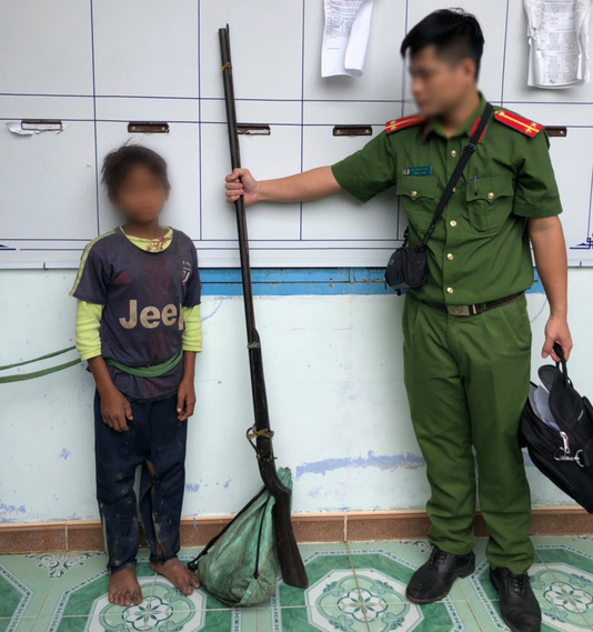 Bi kịch của hung thủ 11 tuổi bắn cả gia đình chị gái khi đang ăn cơm - Ảnh 2. Bi kịch của hung thủ 11 tuổi bắn cả gia đình chị gái khi đang ăn cơm - Ảnh 2.