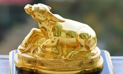 Năm Tân Sửu đặt tượng trâu phong thủy trong nhà để rước tài lộc nhưng người tuổi này cần tuyệt đối tránh