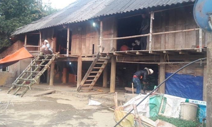 Nghịch tử đâm chết bố mẹ ruột, chém em trai rồi cắt cổ tự tử