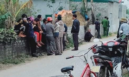 Bàng hoàng phát hiện bố và con 10 tháng tuổi cháy đen trong nhà tắm, người vợ nguy kịch nằm giữa nhà