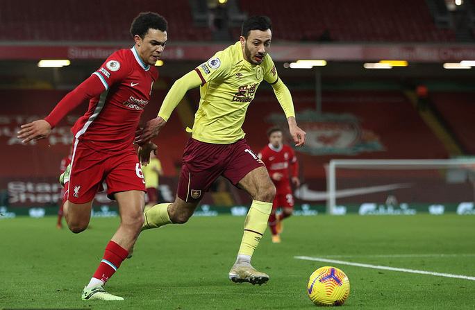 Liverpool thua sốc trên chấm phạt đền, tí hon Burnley lập kỳ tích - Ảnh 1.