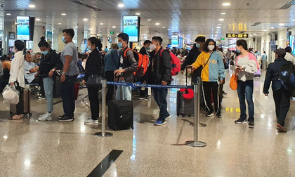 Hàng không 'đua' bay đêm dịp Tết, giá vé rẻ không ngờ