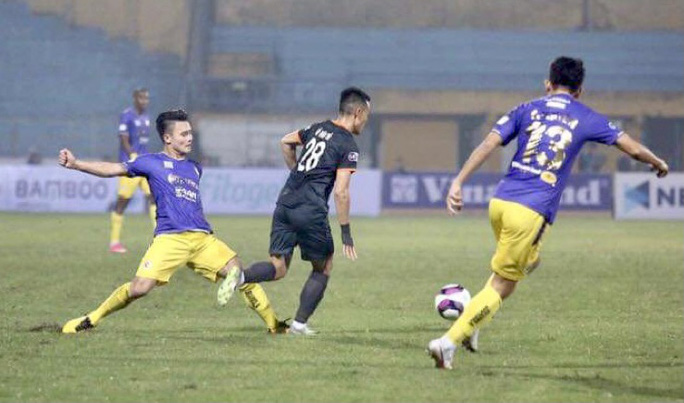 Tiến Linh ghi bàn giúp CLB Becamex Bình Dương lội ngược dòng thành công - Ảnh 1.