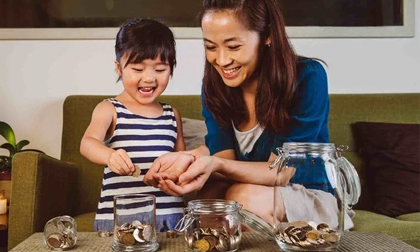 4 bài học về tiền cha mẹ cần dạy con trước năm 6 tuổi
