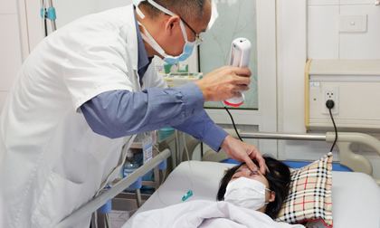 Thiếu nữ 21 tuổi mù mắt trái vì nhờ bạn thân tiêm filler nâng mũi đón Tết