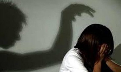 Hiếp dâm con gái riêng của vợ hơn 100 lần, gã đàn ông bị tuyên án tù 1.050 năm