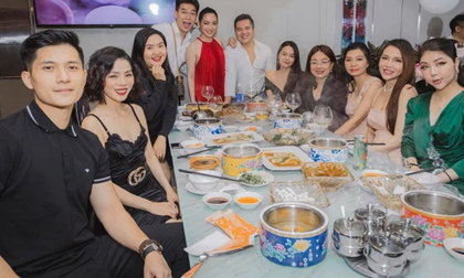 Lệ Quyên công khai tình tứ bên tình trẻ dịp hội ngộ thân mật cùng bạn bè