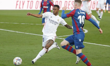 Thẻ đỏ nghiệt ngã, Real Madrid bị Levante quật ngã trên sân nhà