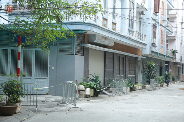 Hà Nội: Phong toả 1 ngõ trên phố Duy Tân vì có ca nhiễm Covid-19, liên tục phun khử khuẩn khu vực - 2