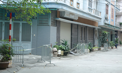 Hà Nội: Phong toả 1 ngõ trên phố Duy Tân vì có ca nhiễm Covid-19, liên tục phun khử khuẩn khu vực