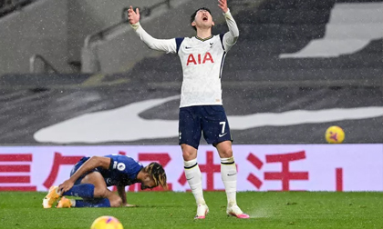 Tottenham thua trên chấm phạt đền, Chelsea xát thêm muối vào nỗi đau của Mourinho
