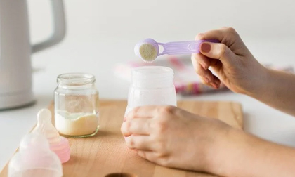 3 sai lầm khi pha sữa công thức cho bé khiến mất dinh dưỡng, dễ gây bệnh cho trẻ
