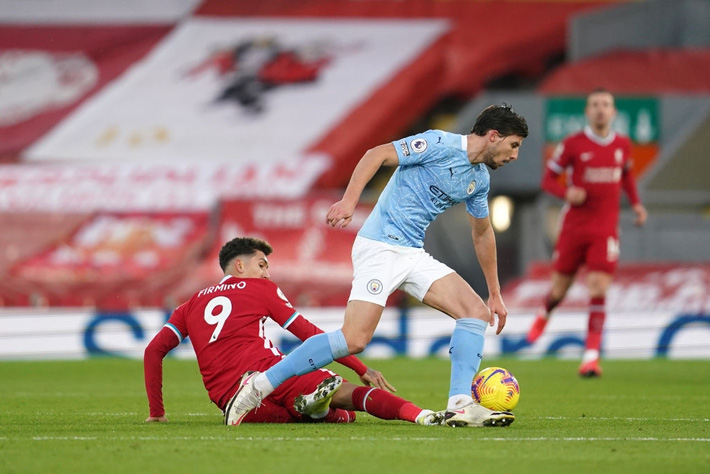 Thủ môn 2 lần 'tặng' bàn thắng cho đối thủ, Liverpool thua tan nát trước Pep Guardiola