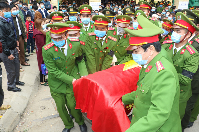 Bắt kẻ buôn ma túy bắn trung tá công an hi sinh - 2 Bắt kẻ buôn ma túy bắn trung tá công an hi sinh - 2