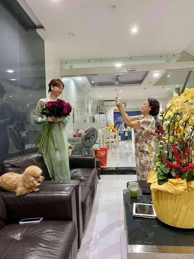 Chỉ 1 chi tiết trong ngày đầu năm, Hari Won đã chứng minh được mối quan hệ với mẹ chồng