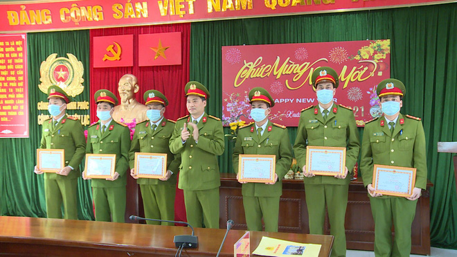 Bắt đối tượng dùng gậy tre đánh vợ tử vong ngày giáp Tết - 1 Bắt đối tượng dùng gậy tre đánh vợ tử vong ngày giáp Tết - 1