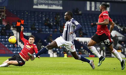 Trọng tài giải cứu chủ nhà, Man United mất điểm cay đắng trước West Brom