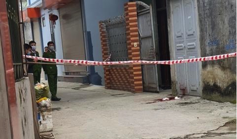 Chém chết vợ trước cửa nhà: 'Bé 6 tuổi chắn cho mẹ'