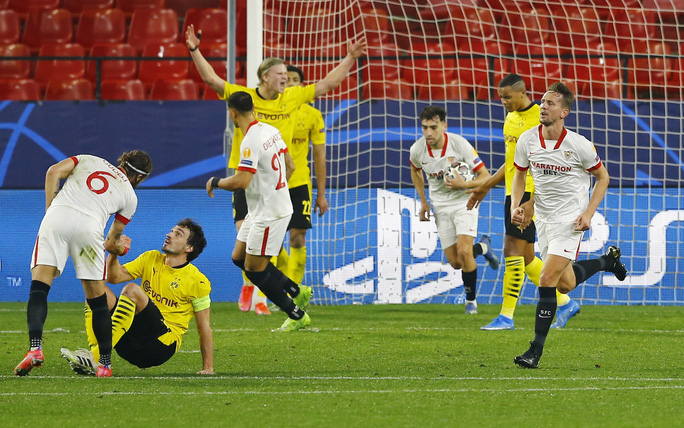 Dortmund ngược dòng siêu đỉnh với Haaland, Sevilla ngã ngựa sân nhà - Ảnh 7.