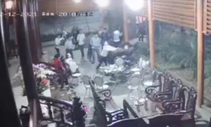 Vụ xông vào nhà dân chém người do mâu thuẫn chúc rượu Tết: Khởi tố 3 đối tượng