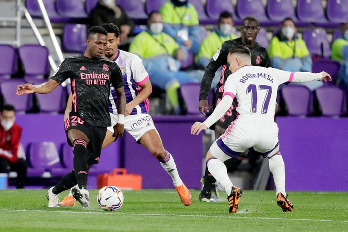 Real Madrid chật vật thắng đội áp chót, thu hẹp khoảng cách với Atletico