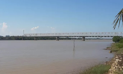 Để lại xe máy, tiền bạc cùng giấy tờ tùy nhân trên cầu, nam thanh niên biến mất