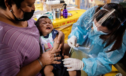 Philippines đề nghị đổi y tá lấy vaccine Covid-19