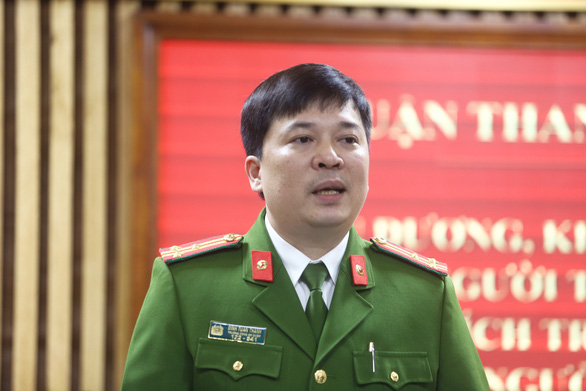 Bé gái 3 tuổi rơi tầng 12 chung cư: 'Lúc bé rơi, bố mẹ đang tiễn khách'