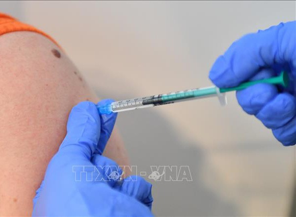 Đối tượng nào không nên tiêm vắc-xin Covid-19 theo khuyến cáo của WHO? - Ảnh 1.