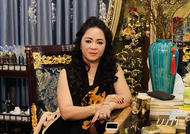 Bà Nguyễn Phương Hằng: 'Ông Võ Hoàng Yên xin chúng tôi bỏ qua và hoàn tiền trả lại, nói sẽ lên núi sống và tu hành' - 1 Bà Nguyễn Phương Hằng: 'Ông Võ Hoàng Yên xin chúng tôi bỏ qua và hoàn tiền trả lại, nói sẽ lên núi sống và tu hành' - 1