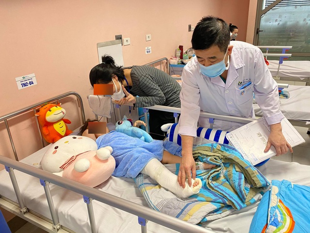 Bé gái 3 tuổi rơi từ tầng 12 dự kiến xuất viện hôm nay