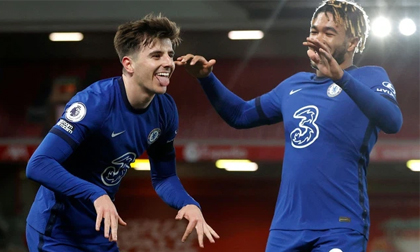 Buộc Liverpool nhận thành tích tệ nhất lịch sử, Chelsea 'phả hơi nóng' vào gáy Man United