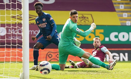 Arsenal bị Burnley cầm hòa vì thảm họa hàng thủ
