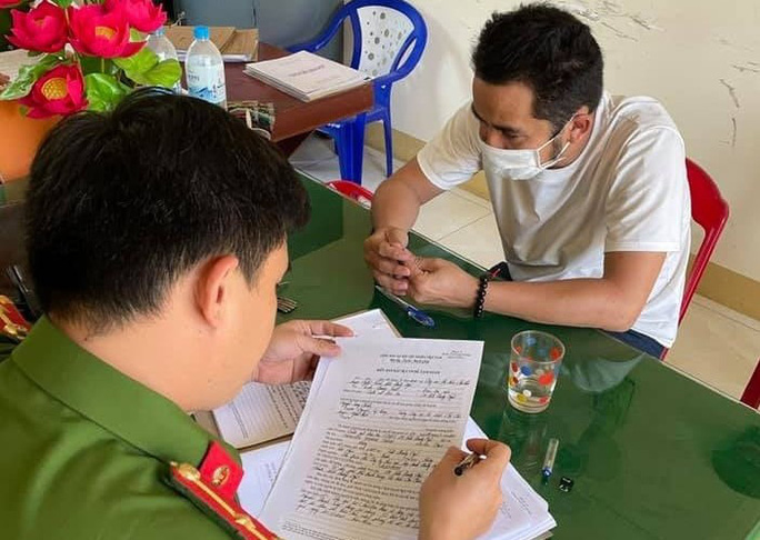 Lập khống hồ sơ đấu giá, lừa đảo chiếm đoạt trên 23 tỉ đồng - Ảnh 1.