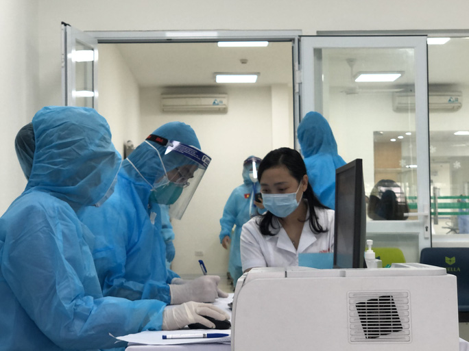 5.248 người đã tiêm vắc-xin Covid-19 của AstraZeneca - Ảnh 1.