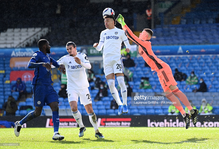 Sảy chân đầy bất ngờ, Chelsea báo tin vui cho Man United - Ảnh 1.