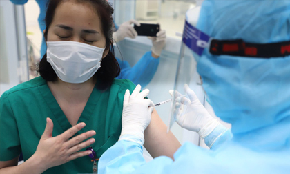 Thêm 2 trường hợp phản ứng nặng sau tiêm vắc-xin Covid-19