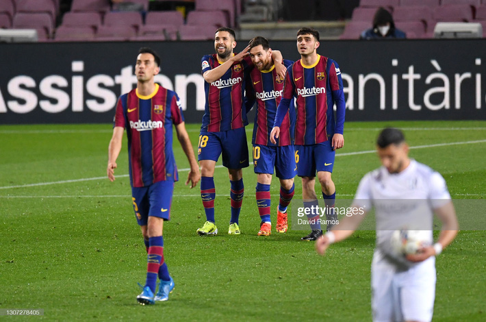 Hủy diệt đối phương bằng 2 siêu phẩm, Messi đưa Barcelona tiến gần điều kỳ diệu