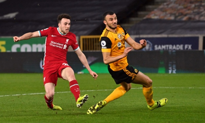 Jota ghi bàn vào lưới đội bóng cũ, Liverpool tạm thoát khủng hoảng