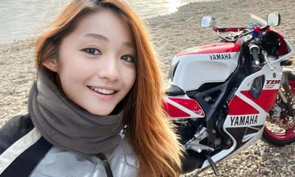 Lộ nhan sắc thật của hot girl mô tô chiếm hơn 10.000 theo dõi trên Twitter khiến nhiều người sốc!