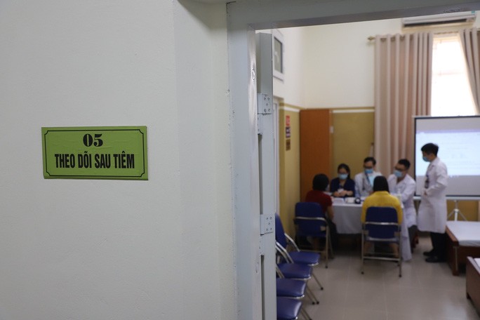 Bộ Y tế cảnh báo dấu hiệu sau tiêm vắc-xin Covid-19 người tiêm cần đến bệnh viện ngay - 1