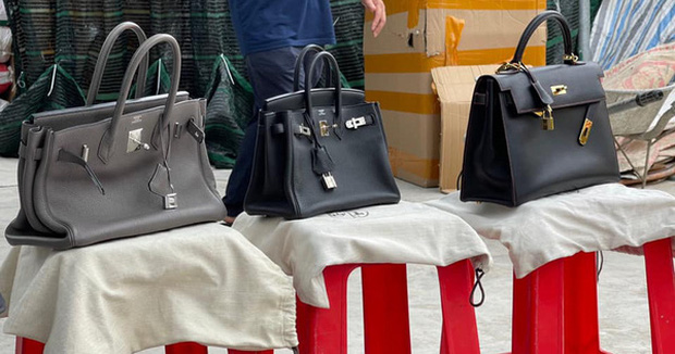 Triệt phá kho hàng Hermes giả lớn nhất miền Bắc ở Nam Định: Huy động 10 xe tải để vận chuyển hàng vi phạm