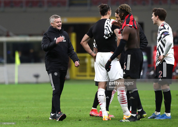 Pogba đưa Man United tiến gần ngôi vương; Mourinho sốc nặng vì bị loại bởi kẻ lần đầu cầm quân - Ảnh 4.