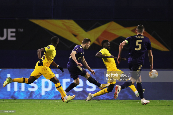 Pogba đưa Man United tiến gần ngôi vương; Mourinho sốc nặng vì bị loại bởi kẻ lần đầu cầm quân - Ảnh 6.