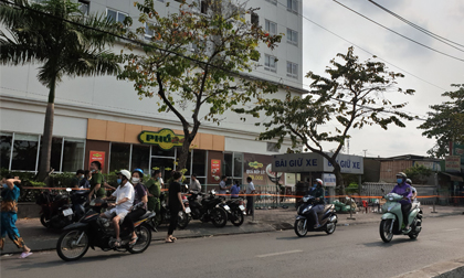 Vụ 2 nữ sinh rơi chung cư tử vong ở TP.HCM: Phụ huynh cho biết cả 2 có tình cảm và có ý định tự tử