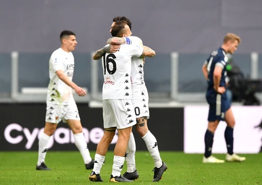 Ronaldo bất lực, Juventus thua sốc ngay trên sân nhà - 1
