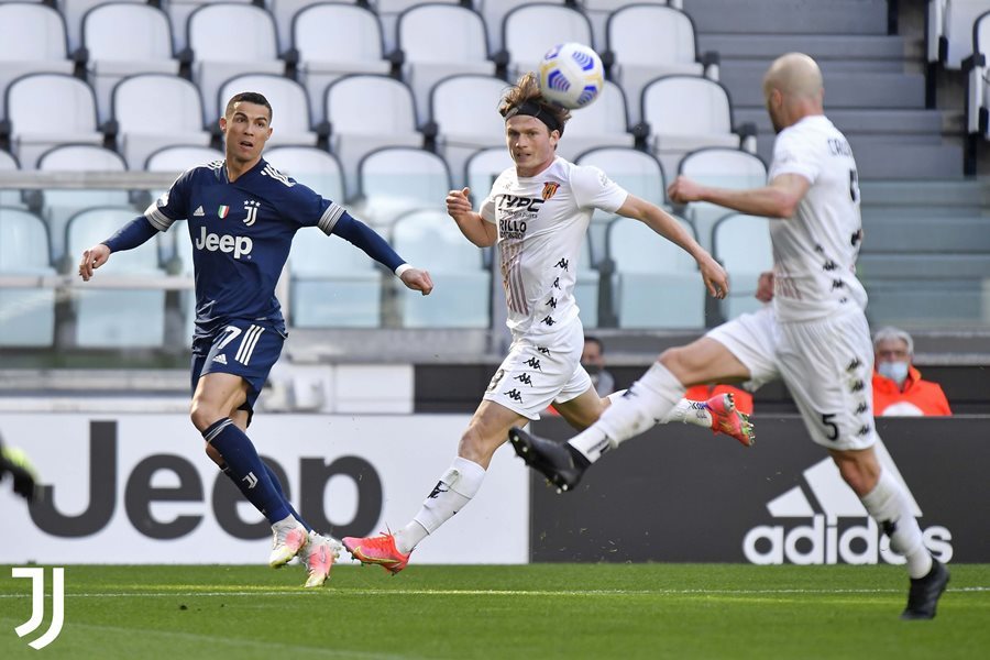 Ronaldo bất lực, Juventus thua sốc ngay trên sân nhà